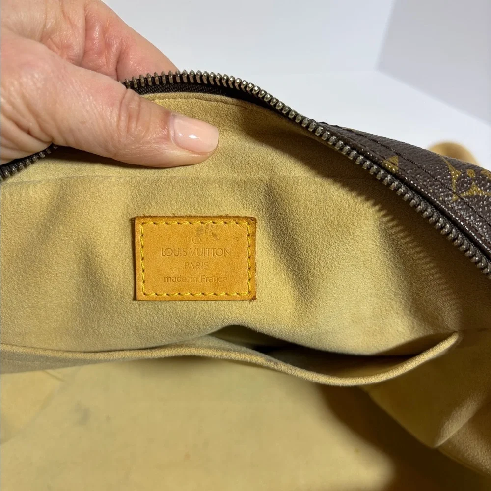 AUTHENTIC Louis Vuitton Monogram Manhattan PM